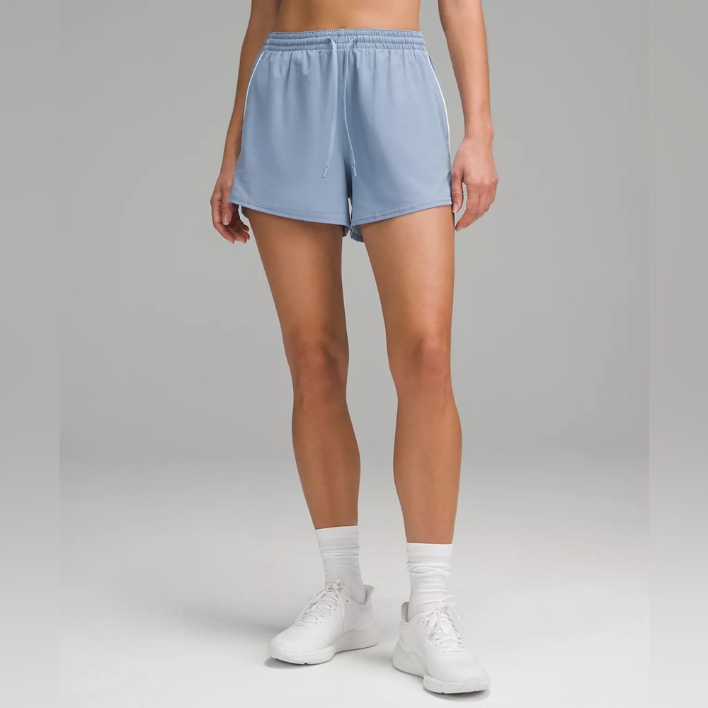 Lululemon Lightweight High-Rise Relaxed Short 3” Long Liner size 6